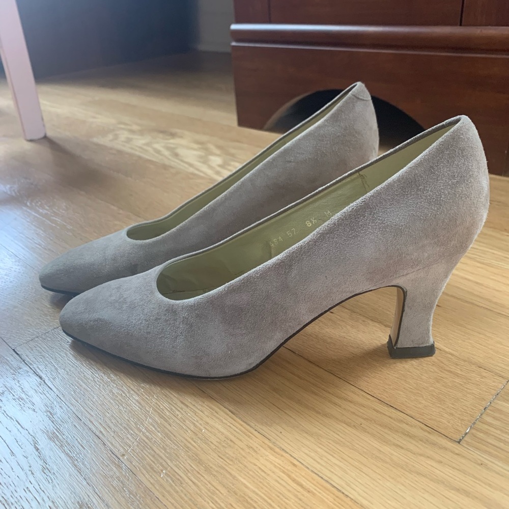 Bandolino suede pumps in nude